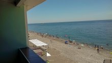 Вид на море и пляж Лоо с третьего этажа